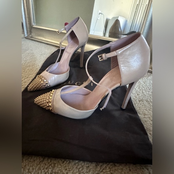 Gucci heels with grommets. One of my faves! - Picture 2 of 7
